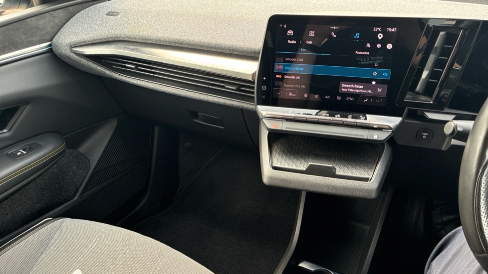 Renault Megane E-Tech EV60 160kW Launch Edition 60kWh OC 5dr Auto Electric Hatchback - Image 14
