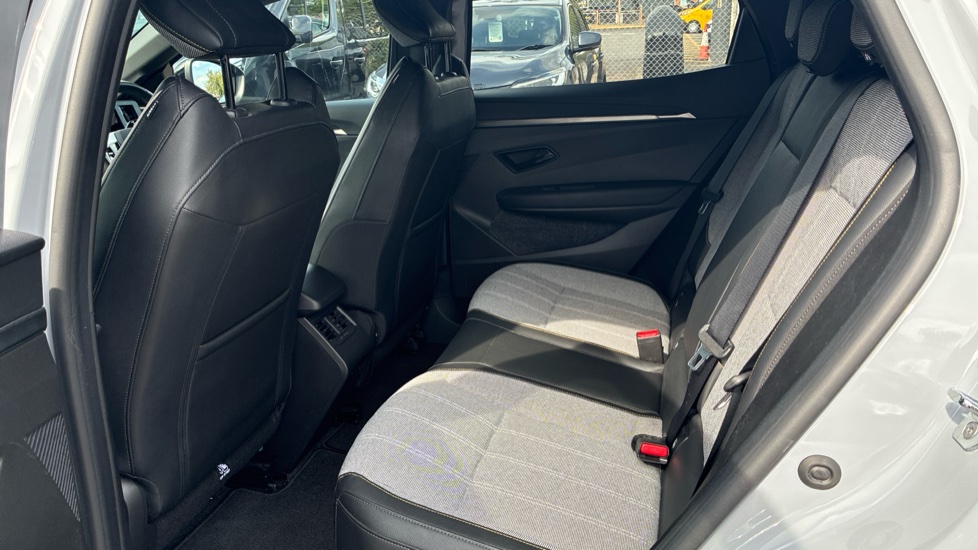 Renault Megane E-Tech EV60 160kW Launch Edition 60kWh OC 5dr Auto Electric Hatchback - Image 16