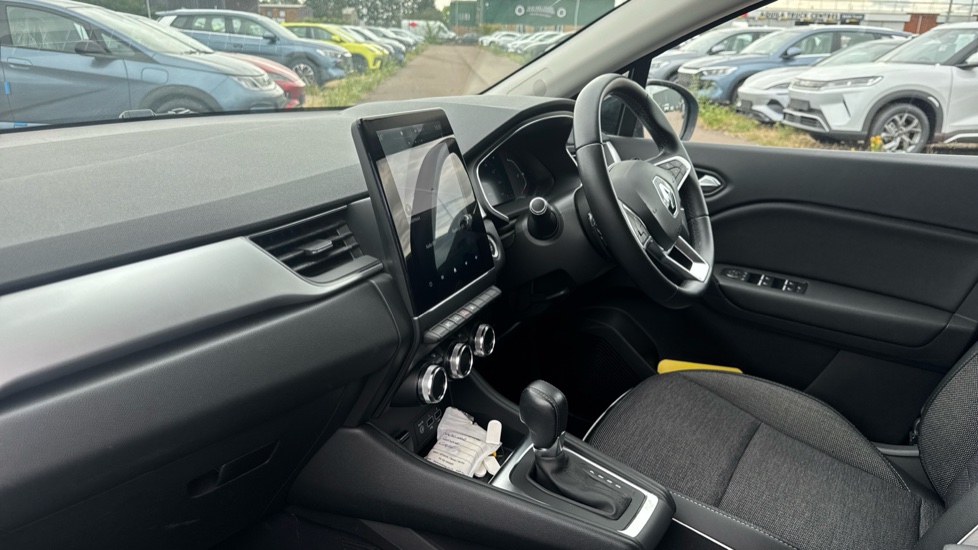 Renault Captur 1.3 TCE 130 S Edition 5dr EDC Petrol Hatchback - Image 9