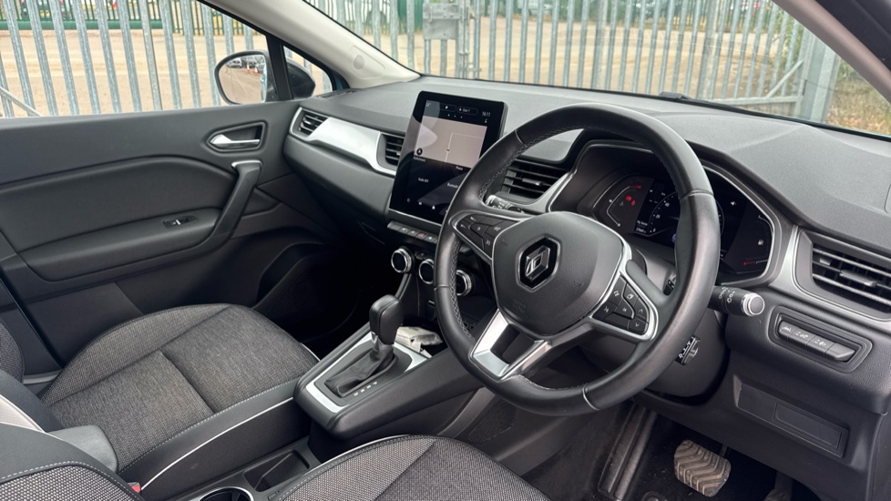 Renault Captur 1.3 TCE 130 S Edition 5dr EDC Petrol Hatchback - Image 11