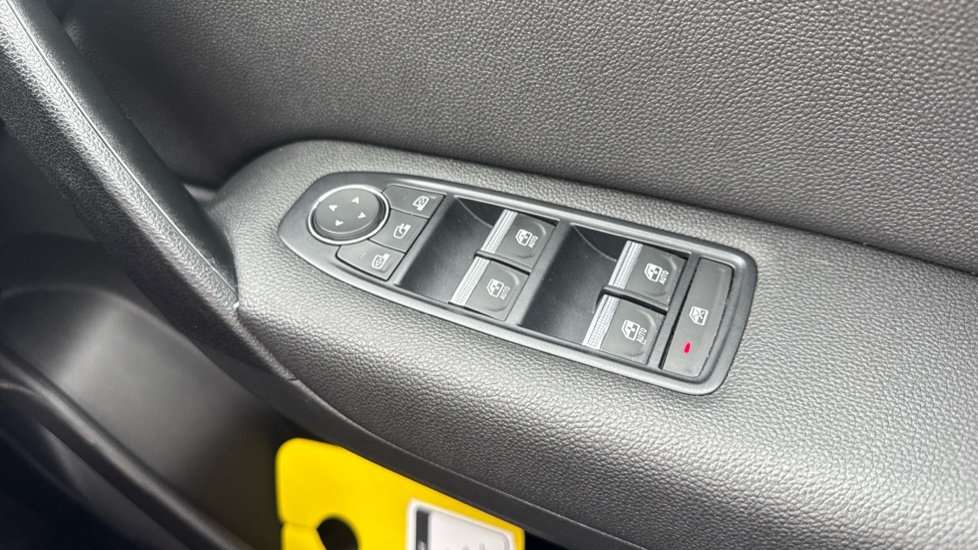 Renault Captur 1.3 TCE 130 S Edition 5dr EDC Petrol Hatchback - Image 29