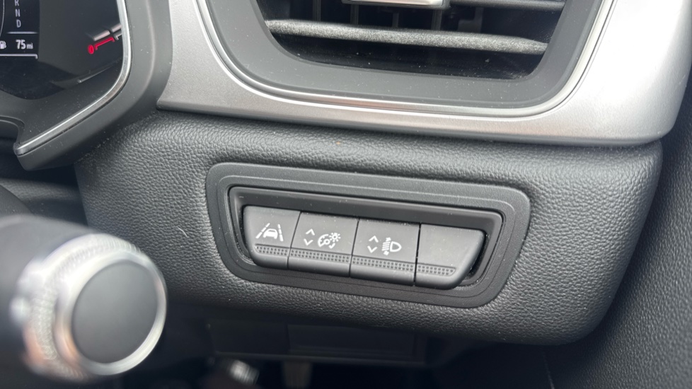 Renault Captur 1.3 TCE 130 S Edition 5dr EDC Petrol Hatchback - Image 30