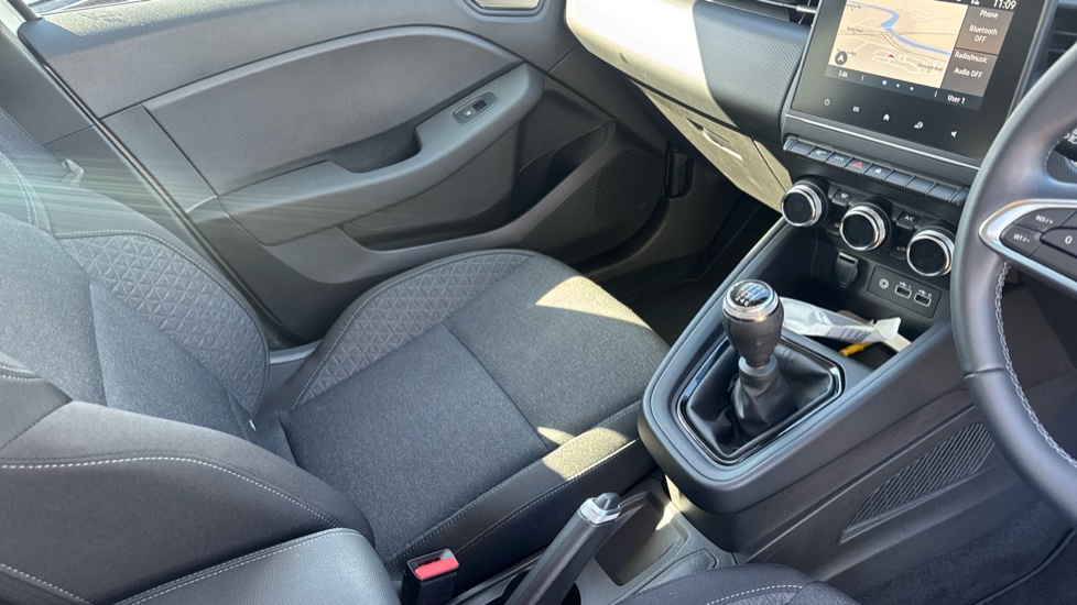Renault Clio 1.0 TCe 90 Evolution 5dr Petrol Hatchback - Image 14
