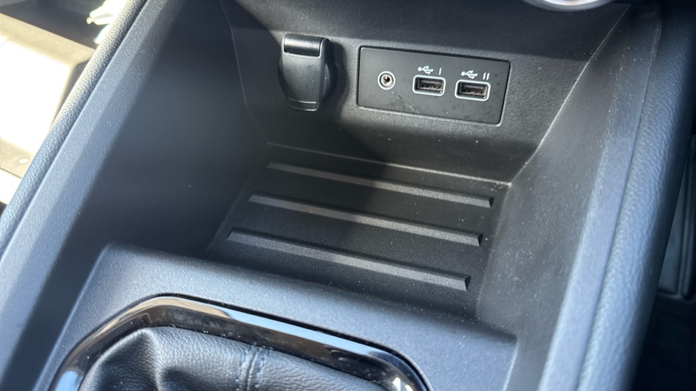 Renault Clio 1.0 TCe 90 Evolution 5dr Petrol Hatchback - Image 32