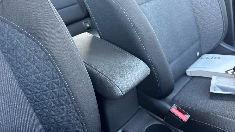 Renault Clio 1.0 TCe 90 Evolution 5dr Petrol Hatchback - Image 34