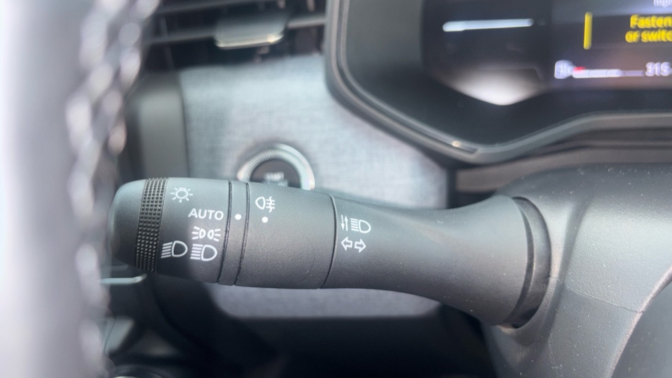 Renault Clio 1.6 E-TECH full hybrid 145 Evolution 5dr Auto Hybrid Hatchback - Image 32