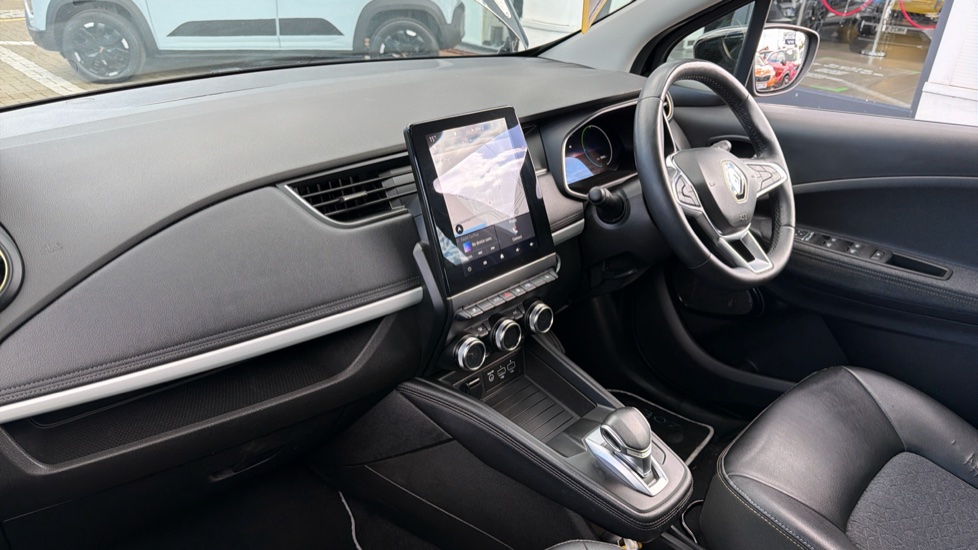Renault Zoe 100kW Iconic R135 50kWh Boost Charge 5dr Auto Electric Hatchback - Image 9