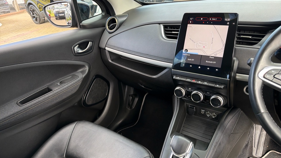 Renault Zoe 100kW Iconic R135 50kWh Boost Charge 5dr Auto Electric Hatchback - Image 14