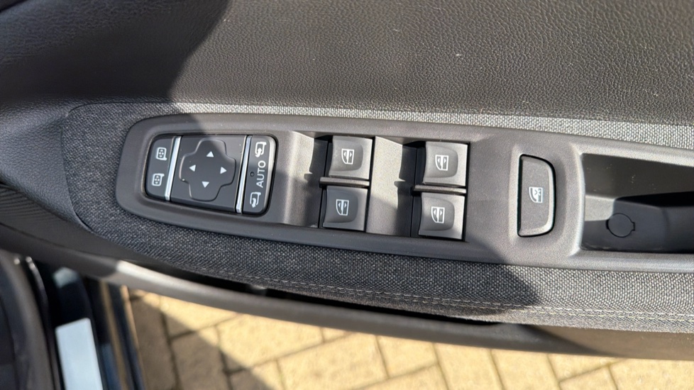 Renault Zoe 100kW Iconic R135 50kWh Boost Charge 5dr Auto Electric Hatchback - Image 33
