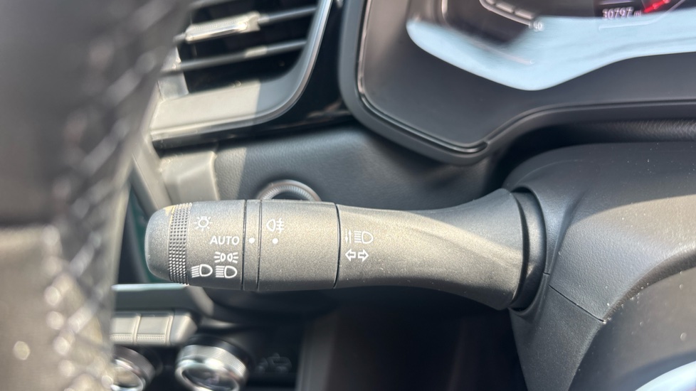 Renault Captur 1.0 TCE 90 Rive Gauche 5dr Petrol Hatchback - Image 35