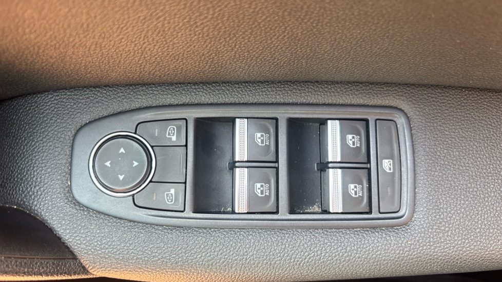 Renault Captur 1.0 TCE 90 Rive Gauche 5dr Petrol Hatchback - Image 37