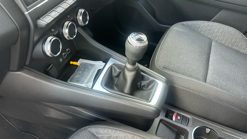 Renault Captur 1.0 TCE 90 Evolution 5dr Petrol Hatchback - Image 13