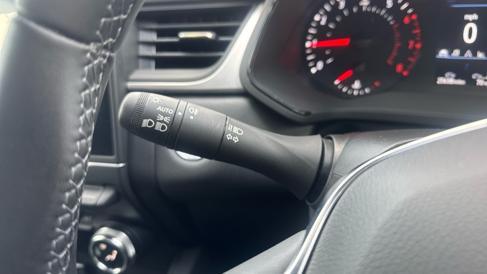 Renault Captur 1.0 TCE 90 Evolution 5dr Petrol Hatchback - Image 28