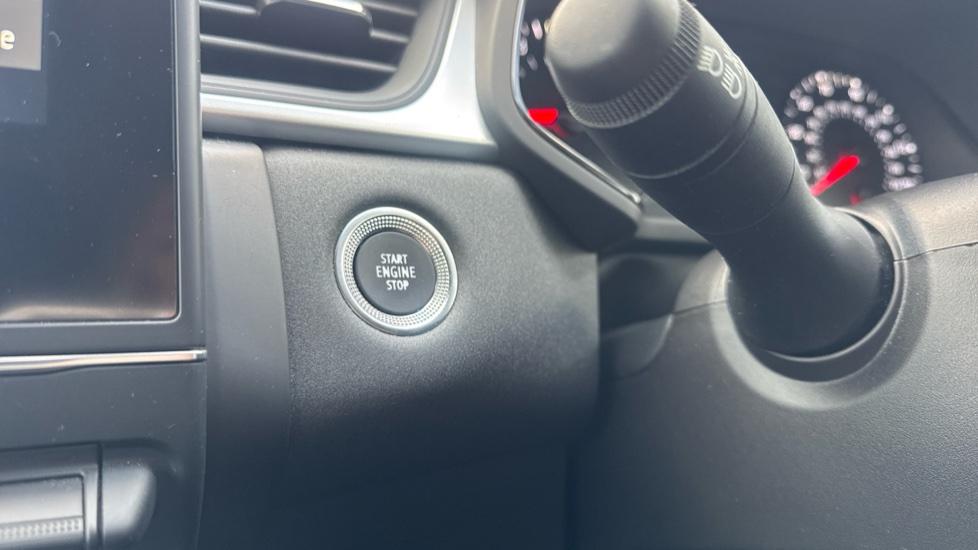 Renault Captur 1.0 TCE 90 Evolution 5dr Petrol Hatchback - Image 29