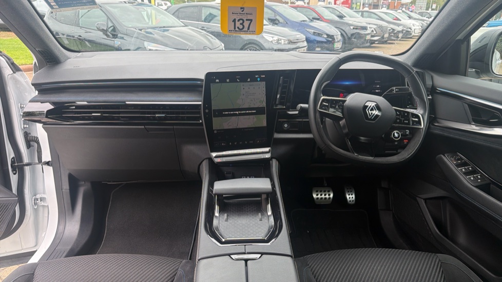 Renault Austral E-Tech FHEV Techno Esprit Alpine 5dr Auto Hybrid Estate - Image 10