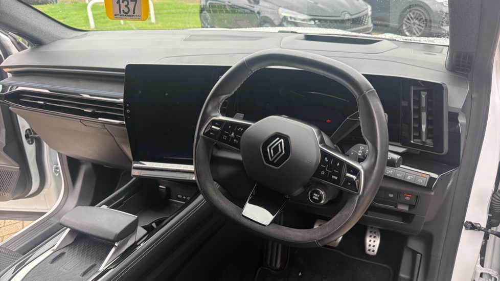 Renault Austral E-Tech FHEV Techno Esprit Alpine 5dr Auto Hybrid Estate - Image 11