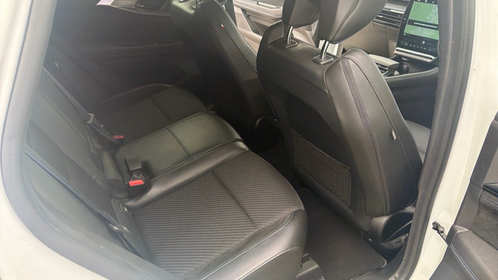 Renault Austral E-Tech FHEV Techno Esprit Alpine 5dr Auto Hybrid Estate - Image 16