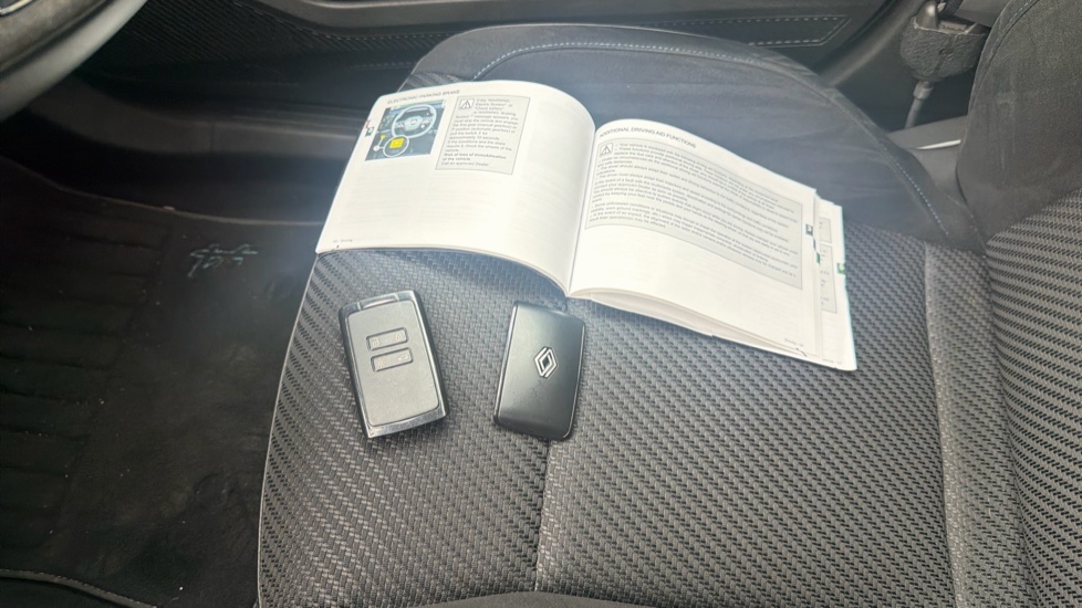 Renault Austral E-Tech FHEV Techno Esprit Alpine 5dr Auto Hybrid Estate - Image 19