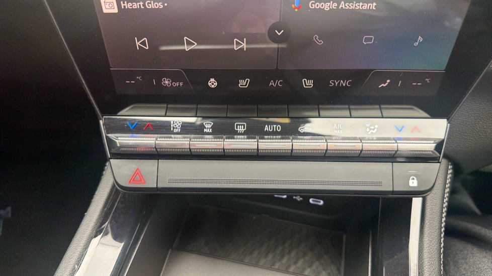 Renault Austral E-Tech FHEV Techno Esprit Alpine 5dr Auto Hybrid Estate - Image 26