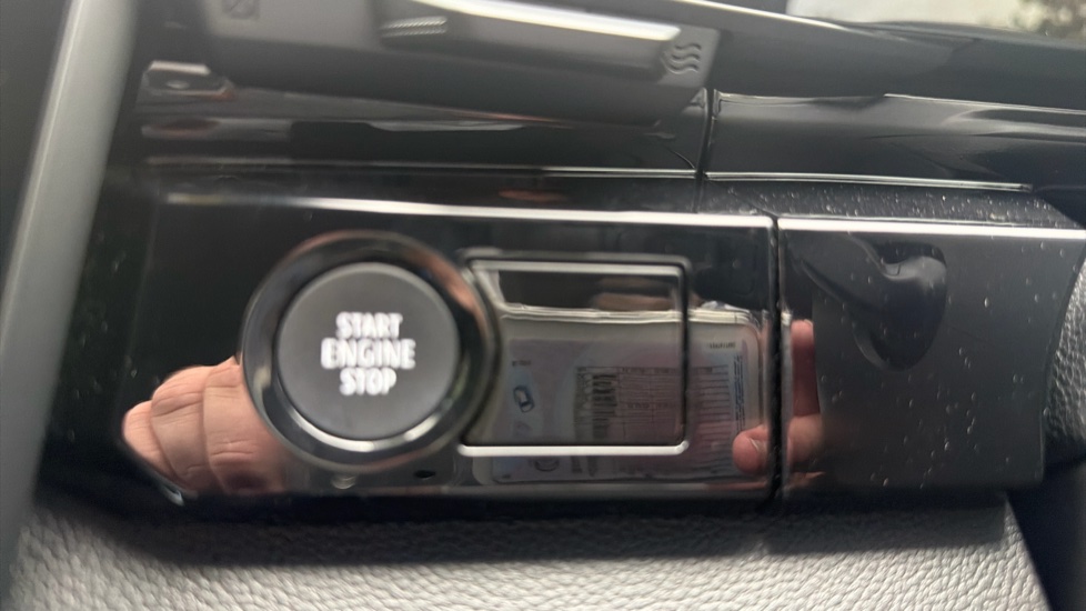 Renault Austral E-Tech FHEV Techno Esprit Alpine 5dr Auto Hybrid Estate - Image 27