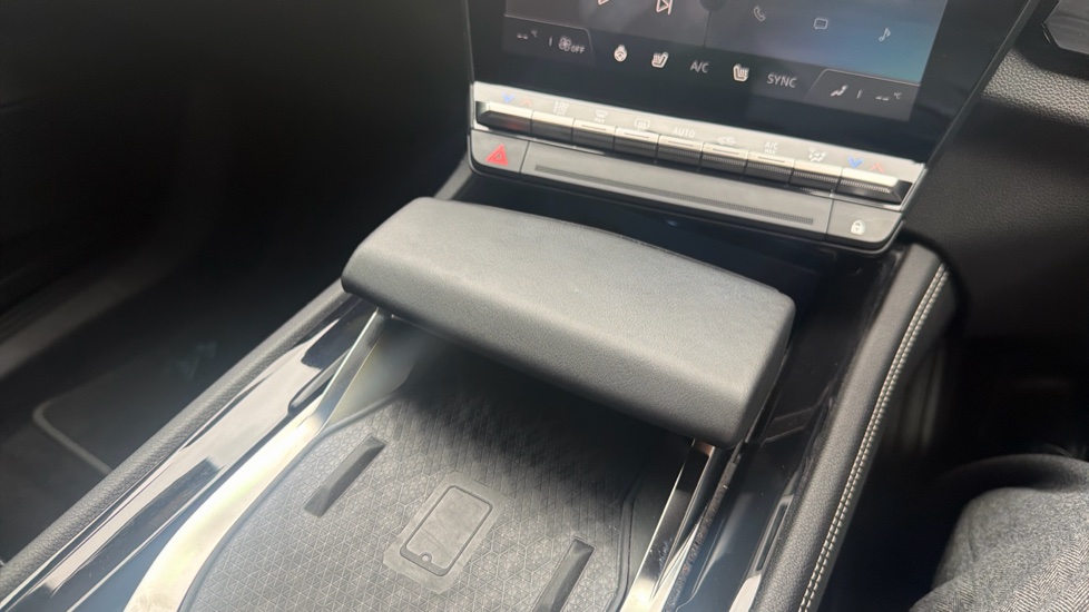 Renault Austral E-Tech FHEV Techno Esprit Alpine 5dr Auto Hybrid Estate - Image 28