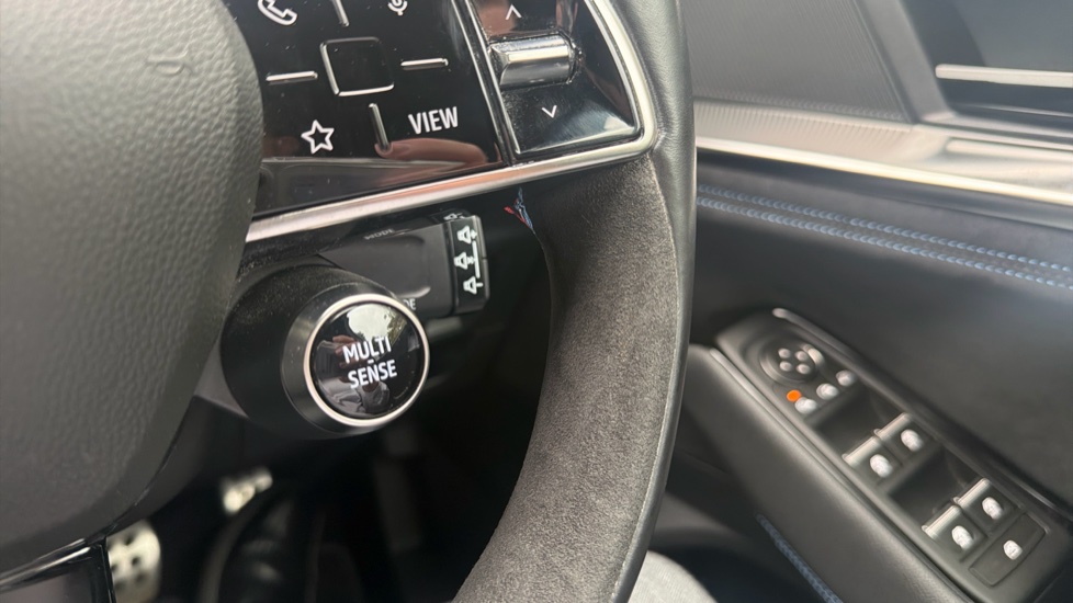 Renault Austral E-Tech FHEV Techno Esprit Alpine 5dr Auto Hybrid Estate - Image 33