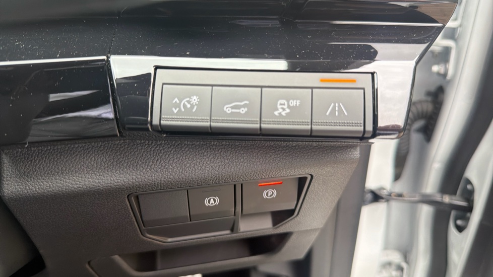 Renault Austral E-Tech FHEV Techno Esprit Alpine 5dr Auto Hybrid Estate - Image 35