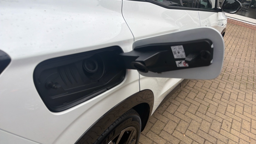 Renault Austral E-Tech FHEV Techno Esprit Alpine 5dr Auto Hybrid Estate - Image 38