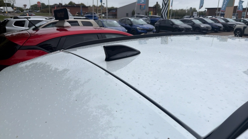 Renault Austral E-Tech FHEV Techno Esprit Alpine 5dr Auto Hybrid Estate - Image 39