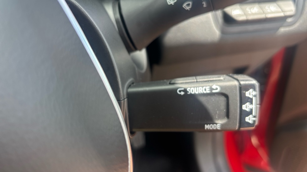 Renault Captur 1.0 TCE 90 Evolution 5dr Petrol Hatchback - Image 25