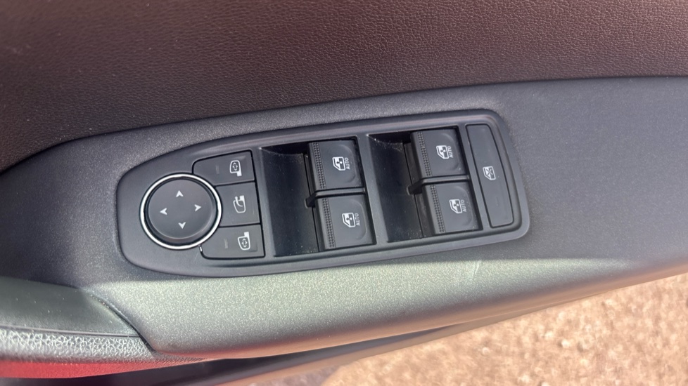 Renault Captur 1.0 TCE 90 Evolution 5dr Petrol Hatchback - Image 27