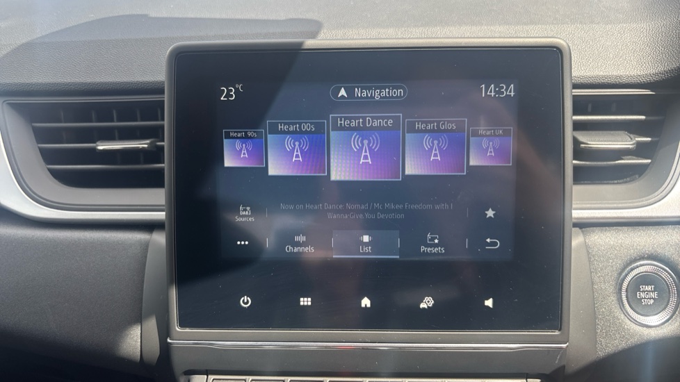 Renault Captur 1.0 TCE 90 Evolution 5dr Petrol Hatchback - Image 29
