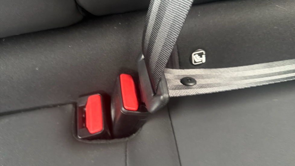 Dacia Duster 1.6 Hybrid 140 Extreme 5dr Auto Hybrid Estate - Image 17