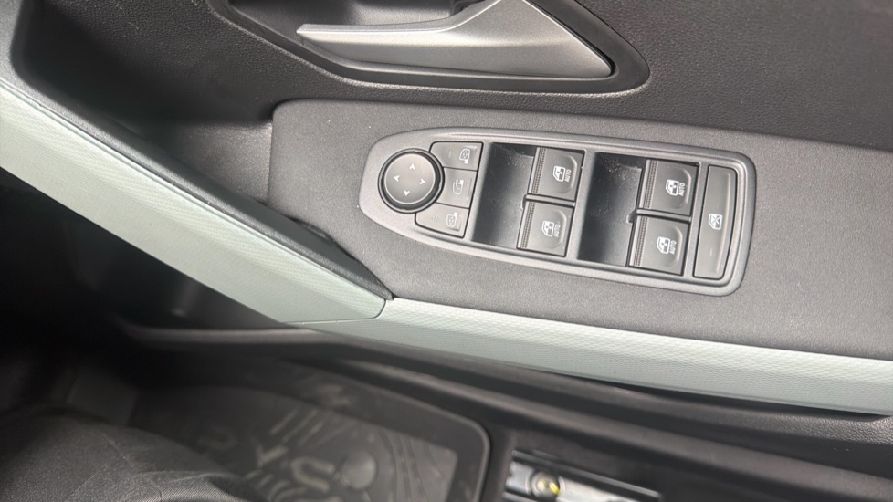 Dacia Duster 1.6 Hybrid 140 Extreme 5dr Auto Hybrid Estate - Image 29