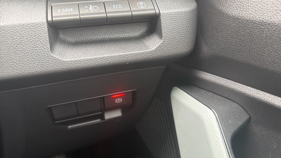 Dacia Duster 1.6 Hybrid 140 Extreme 5dr Auto Hybrid Estate - Image 30