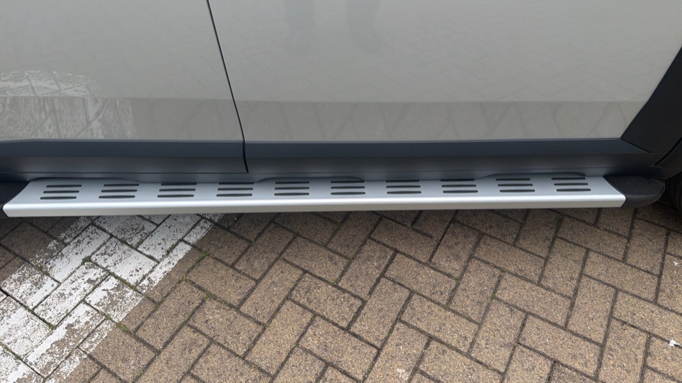Dacia Duster 1.6 Hybrid 140 Extreme 5dr Auto Hybrid Estate - Image 33