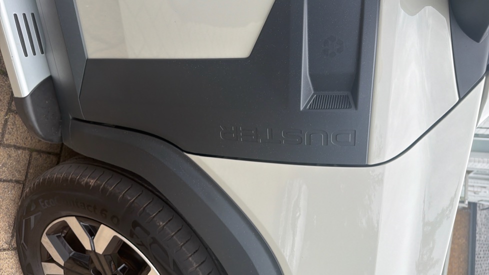 Dacia Duster 1.6 Hybrid 140 Extreme 5dr Auto Hybrid Estate - Image 37