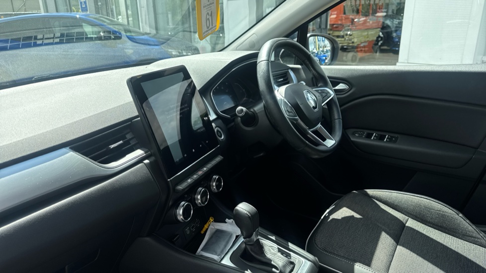 Renault Captur 1.3 TCE 130 S Edition 5dr EDC Petrol Hatchback - Image 9