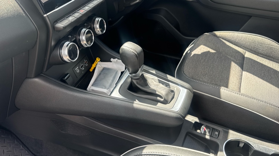 Renault Captur 1.3 TCE 130 S Edition 5dr EDC Petrol Hatchback - Image 13