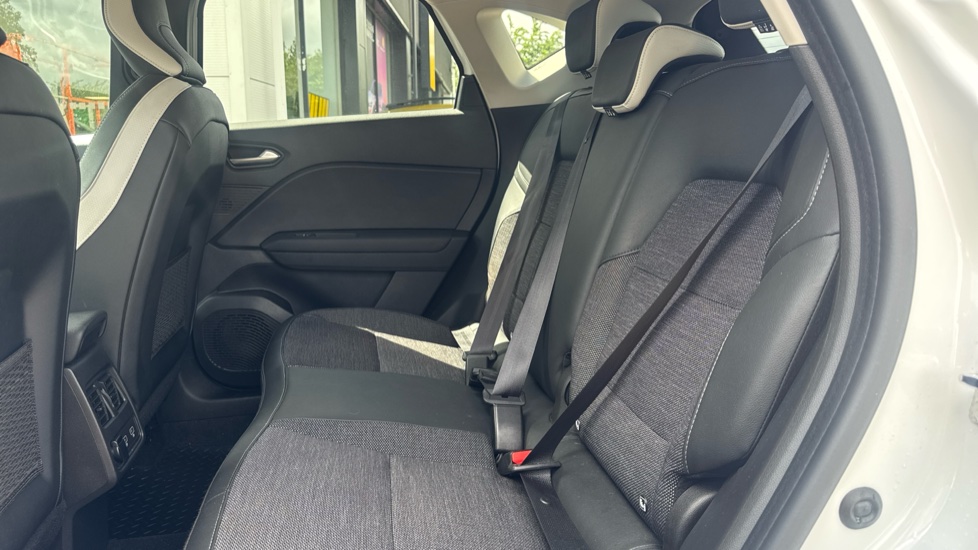 Renault Captur 1.3 TCE 130 S Edition 5dr EDC Petrol Hatchback - Image 16