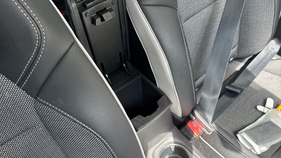 Renault Captur 1.3 TCE 130 S Edition 5dr EDC Petrol Hatchback - Image 24