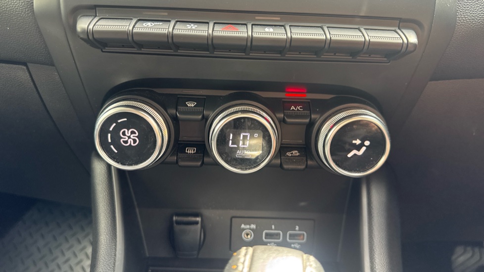 Renault Captur 1.3 TCE 130 S Edition 5dr EDC Petrol Hatchback - Image 27