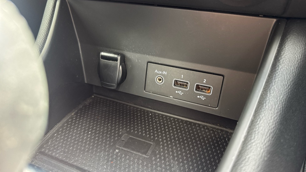 Renault Captur 1.3 TCE 130 S Edition 5dr EDC Petrol Hatchback - Image 28