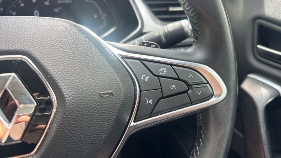 Renault Captur 1.3 TCE 130 S Edition 5dr EDC Petrol Hatchback - Image 30