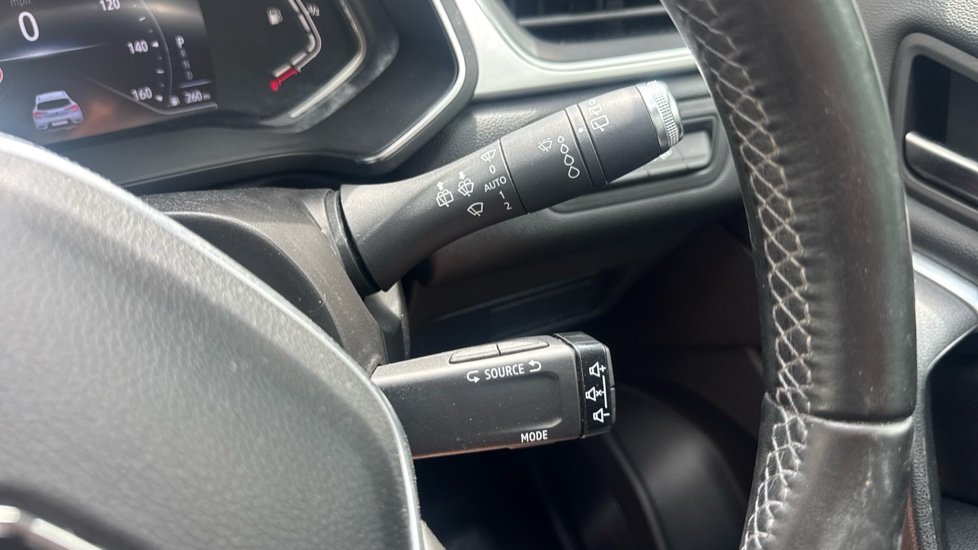 Renault Captur 1.3 TCE 130 S Edition 5dr EDC Petrol Hatchback - Image 31