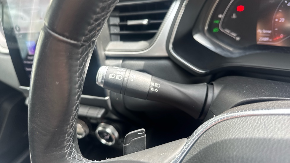Renault Captur 1.3 TCE 130 S Edition 5dr EDC Petrol Hatchback - Image 32