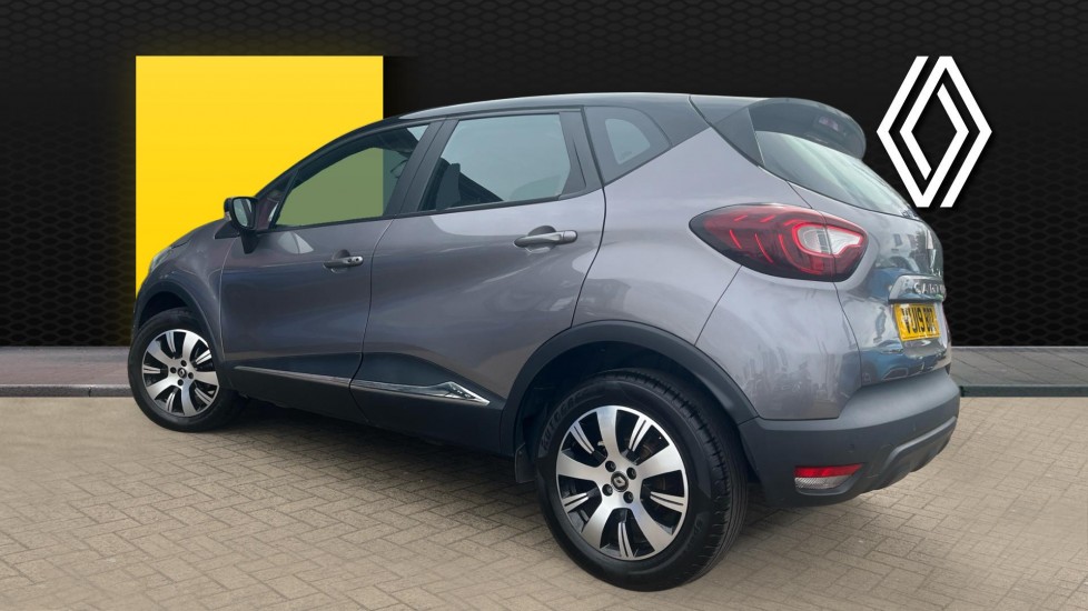 Renault Captur 0.9 TCE 90 Play 5dr Petrol Hatchback - Image 2