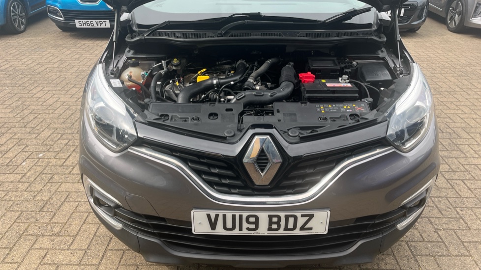 Renault Captur 0.9 TCE 90 Play 5dr Petrol Hatchback - Image 8