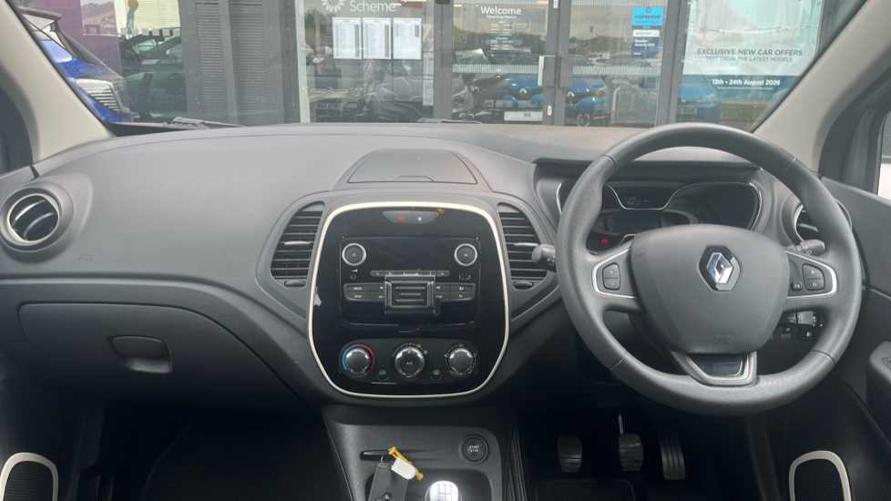 Renault Captur 0.9 TCE 90 Play 5dr Petrol Hatchback - Image 10