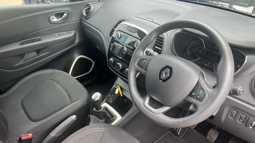 Renault Captur 0.9 TCE 90 Play 5dr Petrol Hatchback - Image 11